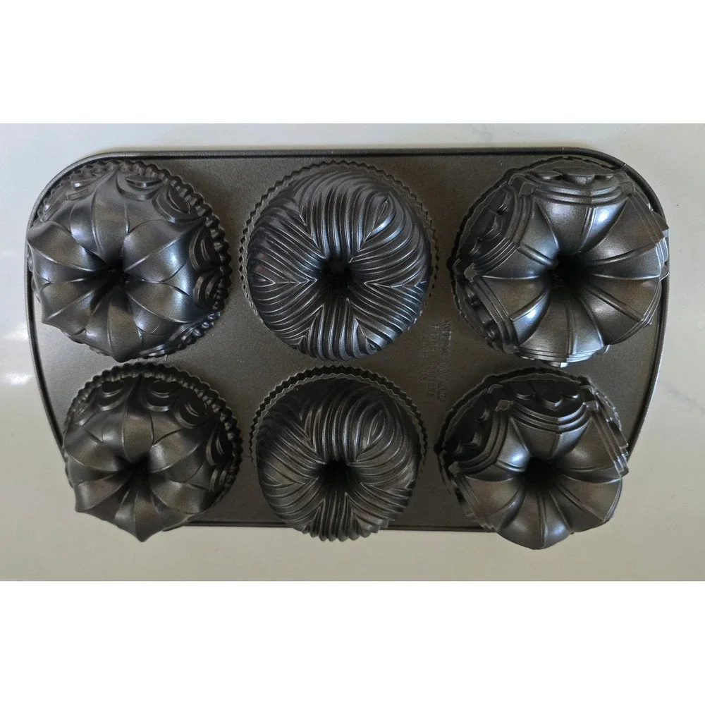 Nordic Ware Autumn Treats Pan 6 Cavity Cast Aluminum Nonstick Fall Cake Pan